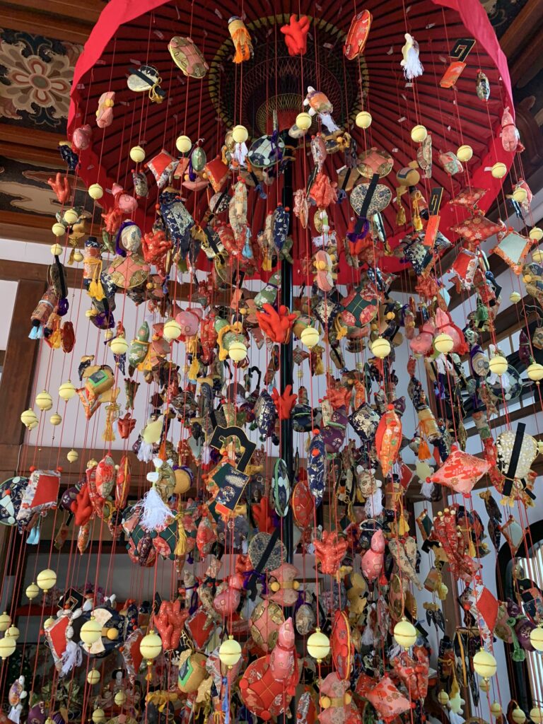 幸せをもたらす傘福