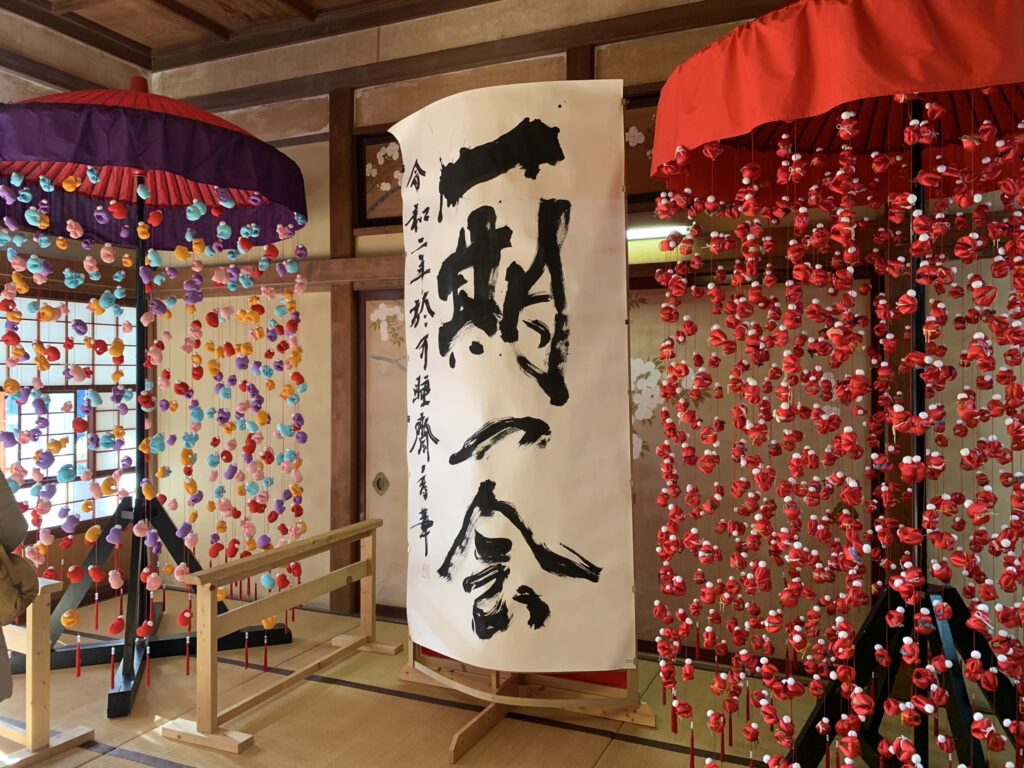 1200体！】圧巻の可睡斎ひな祭り&手鞠のひな祭りモビール制作 | きぬの木堂