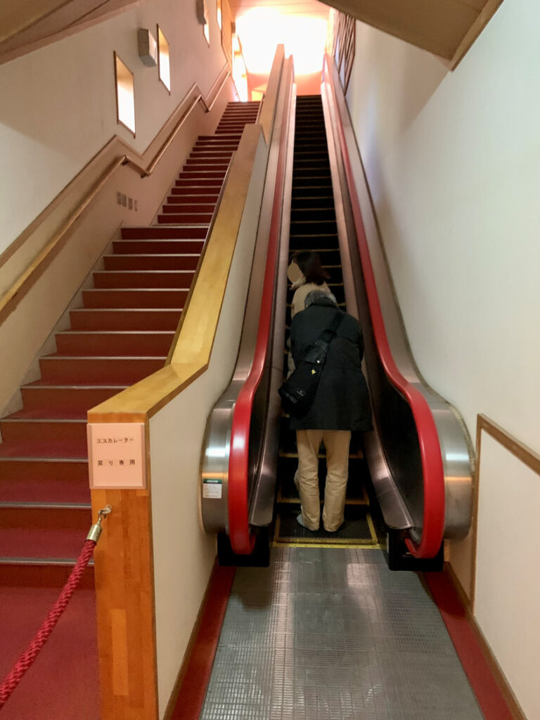 可睡斎エスカレーター